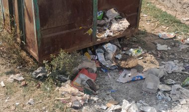 नगर परिषद की अनदेखी टुटा पड़ा कचरा पात्र, नही आती कचरा गाड़ी