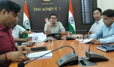 जरूरतमंद व्यक्तियों तक योजनाओं का लाभ पहुंचाने के लिए जिला कलेक्टर ने दिए निर्देश