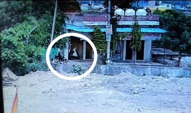 मोटरसाइकिल सर्विस दुकान में दिनदहाड़े चोरी सीसीटीवी फुटेज आया सामने
