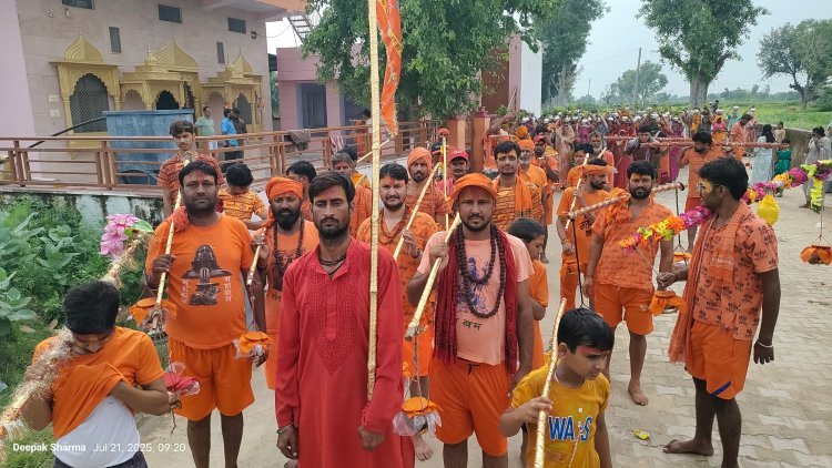 बम बोले की गुंज के साथ हुये जलाभिषेक