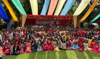 लहरिया महोत्सवः राजस्थानी लोकगीतों पर छात्राओं ने दी रंगारंग प्रस्तुति