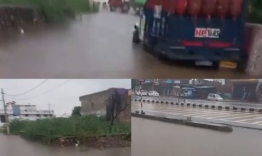 बारिश का कहर सड़कें और कॉलोनियां बनी तालाब वार्ड नंबर एक में पानी निकलने की निकासी नही