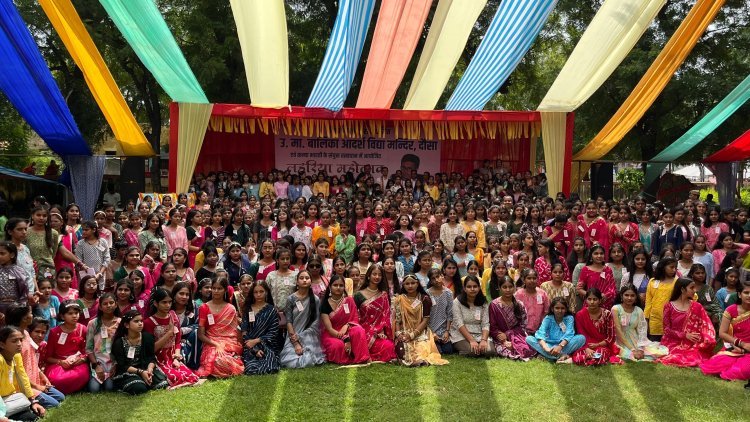 लहरिया महोत्सवः राजस्थानी लोकगीतों पर छात्राओं ने दी रंगारंग प्रस्तुति