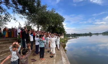 बरसात से तालाब भरने से ग्रामीण खुश जलझुलनी एकादशी पर पूजन कर प्रकृति का आभार व्यक्त किया
