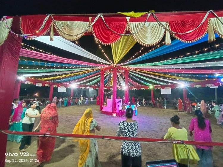 सवराड शिव मित्र गरबा मंडल में थिरके माताजी के डांडिया