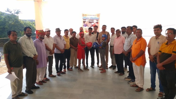 सोजत महोत्सव में आयोजित बॉक्सिंग प्रतियोगिता में खिलाड़ियों ने दिखाया दमखम।