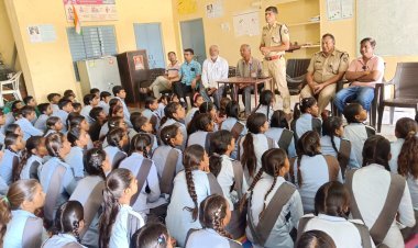 विद्यार्थियों को दी रेल्वे नियमों की जानकारी