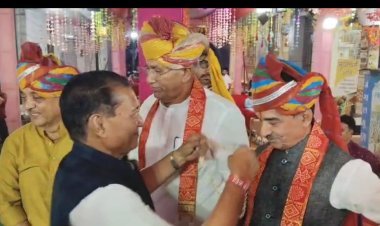 “रामा-श्यामा” करते हुए दीपावली की हार्दिक बधाइयाँ एवं शुभकामनाएँ दीं।