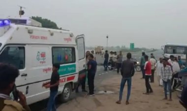 बस टेंकर भिड़ंत, 15 यात्री घायल 