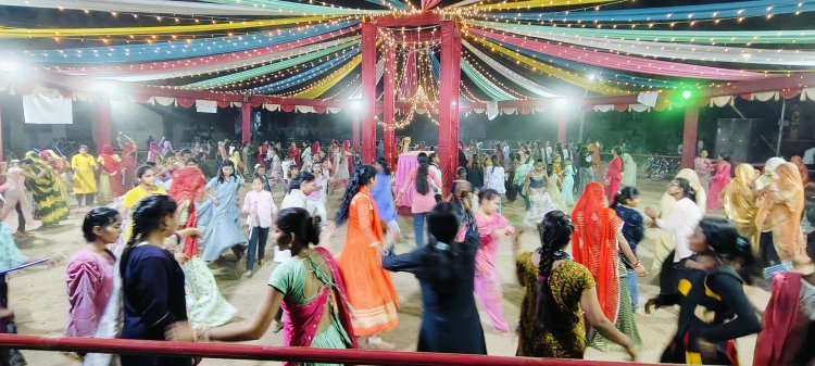 सवराड शिव मित्र गरबा मंडल में थिरके माताजी के अंतिम डांडिया 