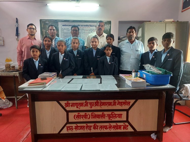 प्रधानाचार्य की पहल विद्यालय के बच्चे पहनेंगे ब्लेजर 