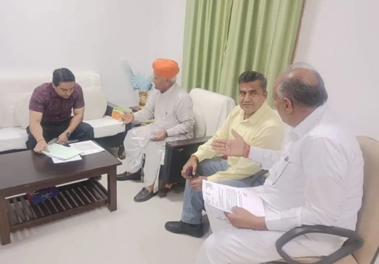 भूमि आवंटन पर विधायक ने की चर्चा