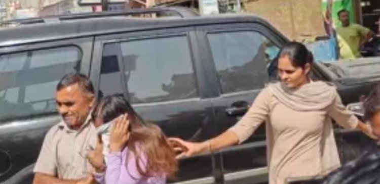 स्पा सेंटर पर पुलिस की दबिश 