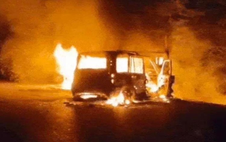 ट्रेलर कार में भिड़ट चार जलने से हुई मौत     