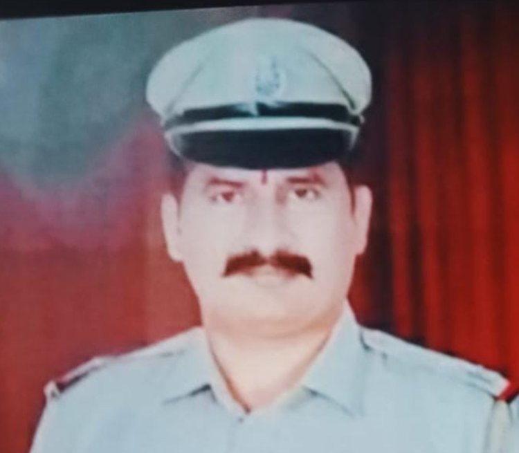 दुर्घटना में पुलिस   मेन की मौत             