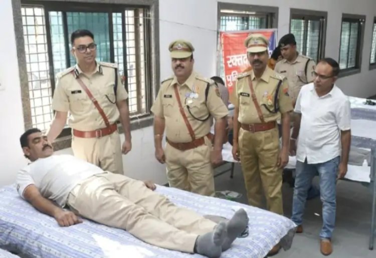 शहीदों को दी सलामी                 