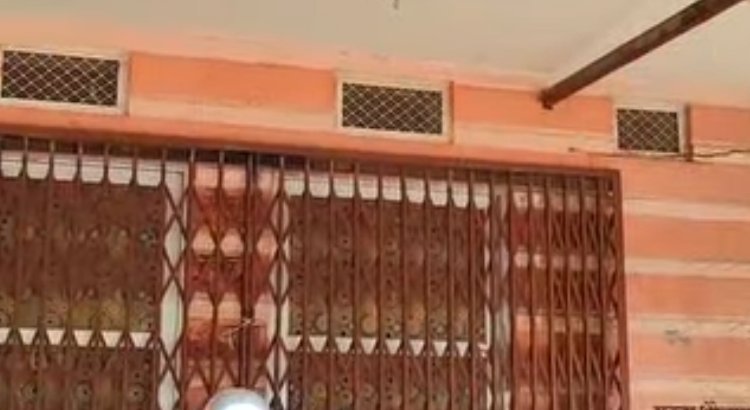 शौचालय बंद होने से महिलाओं को हुई परेशानी     