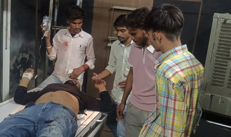 युवक पर किया चाक़ू से हमला       