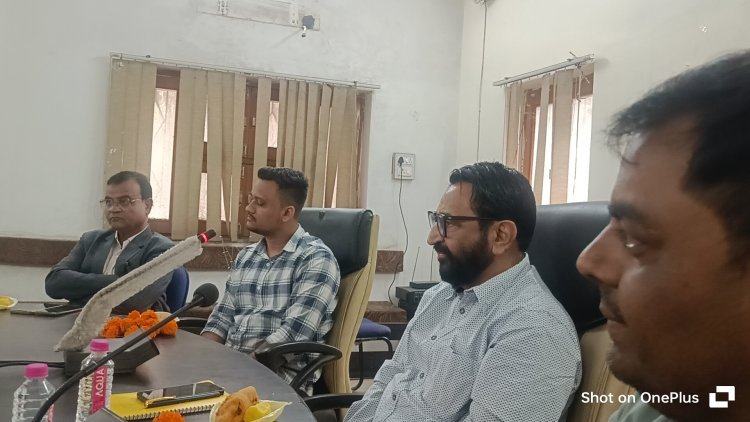 पत्रकार  लोकतंत्र का सच्चा प्रहरी           