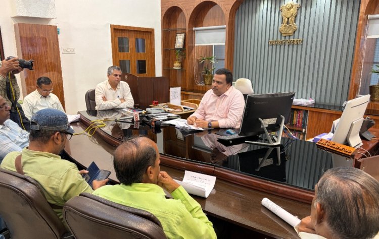 राजनैतिक दलों व मीडीयाकर्मियो को दी जानकारी