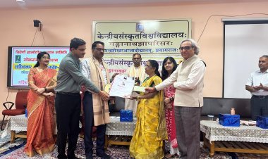 प्रयागराज में दिनेश माली के उपन्यास ‘शहीद बिका नाएक की खोज’ को उत्कृष्ट श्रेणी के श्री अमरनाथ पाण्डेय स्मृति सम्मान से नवाजा