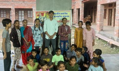 मॉर्डन कुरीति को छोड़कर छोटे छोटे गरीब बच्चों के साथ मनाया युवा ने जन्मदिन