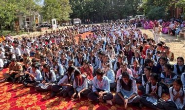 बालिकाओं को योजनाओं की जानकारी दी