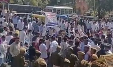 फार्मसिस्ट व नर्सेज का प्रदर्शन       