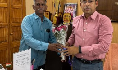 बी.एल.ओ  वैष्णव का किया सम्मान