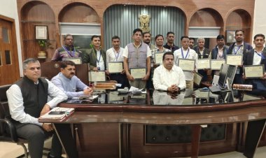 विशेष गहन पुनरीक्षण कार्यक्रम में उत्कृष्ट प्रदर्शन करने वाले हुए सम्मानित