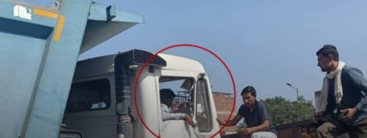 सड़क हादसे मैं 13 मरे               