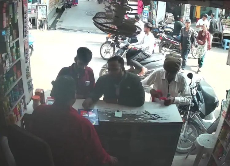 रिटायर्ड फौजी के बैग से चोरों ने 50 हजार रुपये चुराए