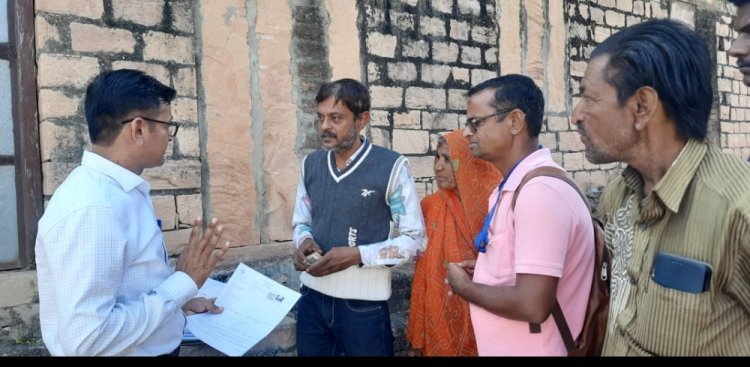 एसआईआर फार्म वितरण का कार्य प्रगति पर