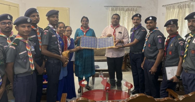 संभागीय आयुक्त एवं जिला कलेक्टर ने किया स्काउट गाइड स्टिकर का  विमोचन