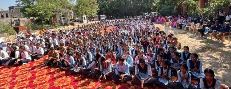 बालिकाओं को योजनाओं की जानकारी दी