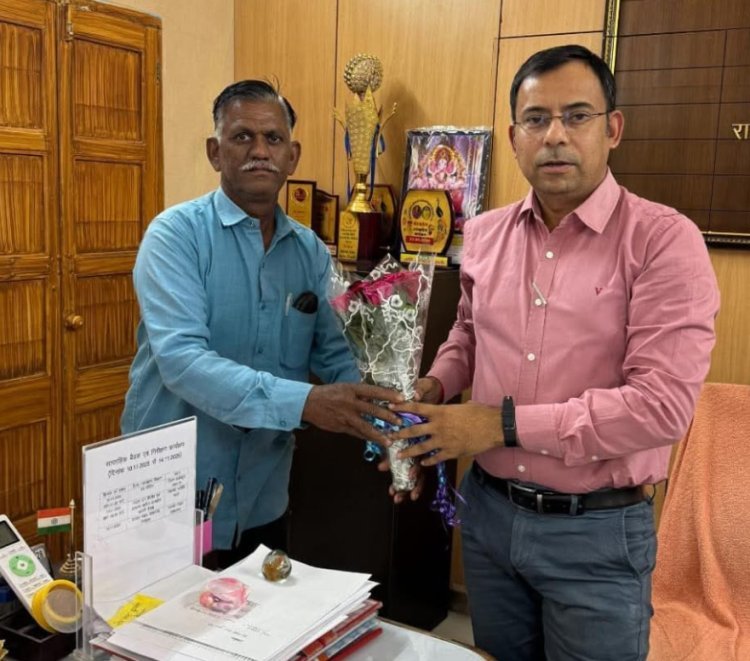 बी.एल.ओ  वैष्णव का किया सम्मान