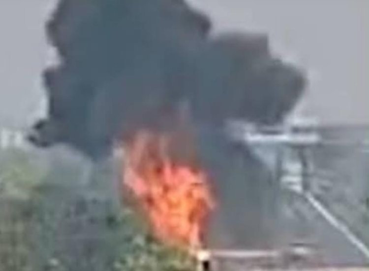 कंटेनर में लगी आग       