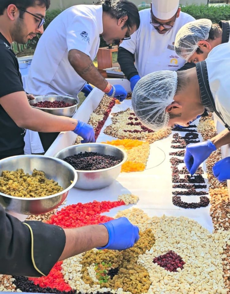 केक मिक्सिंग सेरेमनी में देश-विदेश के पर्यटकों की सहभागिता