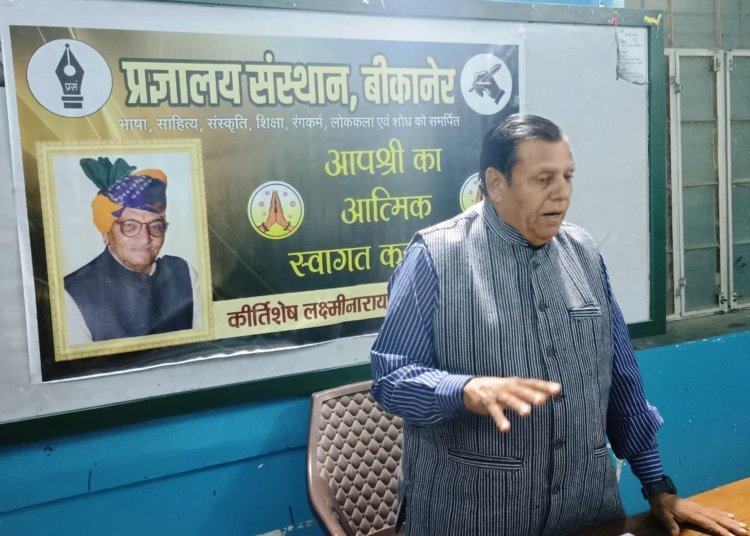 आखर दीठ सूं सावळ समझ/फेर कर दीठ सवाई... : कमल रंगा