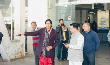 संभागीय आयुक्त ने किया बस स्टेण्ड का निरीक्षण