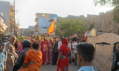 भागवत कथा का आयोजन निकाली कलश यात्रा                             