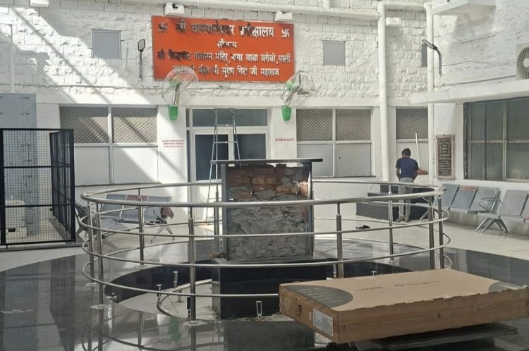 आधुनिक वोटिंग रूम तैयार             