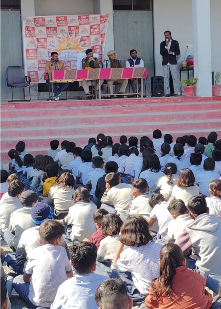 पुलिस ने चलाया जागरूकता कार्यक्रम   