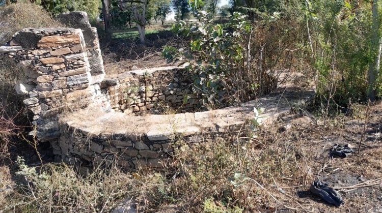 हाईवे किनारे खुले कुंए दे रहे हादसों को न्योता