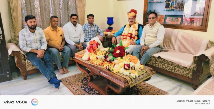 उदावत के अध्यक्ष पद पर विजय होने पर शिष्टाचार भेंट कर जीत की दी बधाई