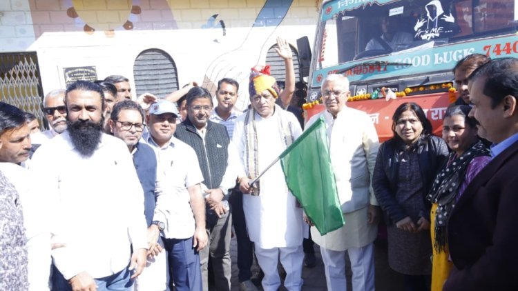 पशुपालन मंत्री ने सुमेरपुर में विकास रथों को हरी झंडी दिखाकर किया रवाना*