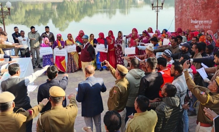 लाखोटिया में श्रमदान व सफाई