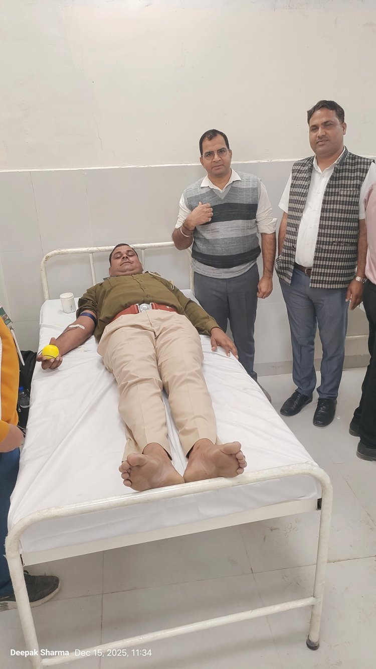 सरकार के कार्यकाल के दो वर्ष पूरे होने पर दीपक शर्मा ने किया रक्तदान