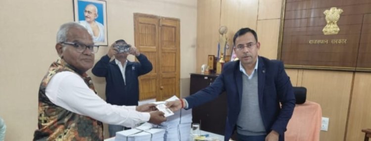 राजनीतिक दलों के प्रतिनिधियों के साथ की बैठक