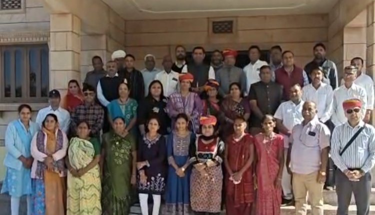 पंचायत धींगाणा की एक्सपोजर विजिट पर पहुंचे गुजरात के प्रतिनिधि